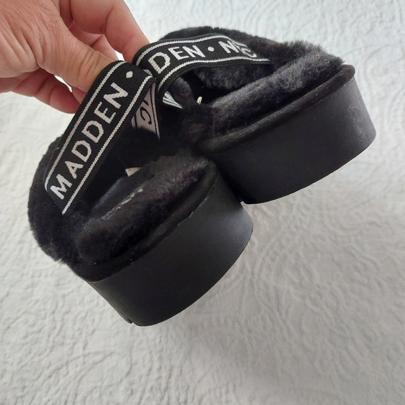 MADDEN NYC FAUX FUR LOW PLATFORM SANDALS NWT - Picture 5 of 10